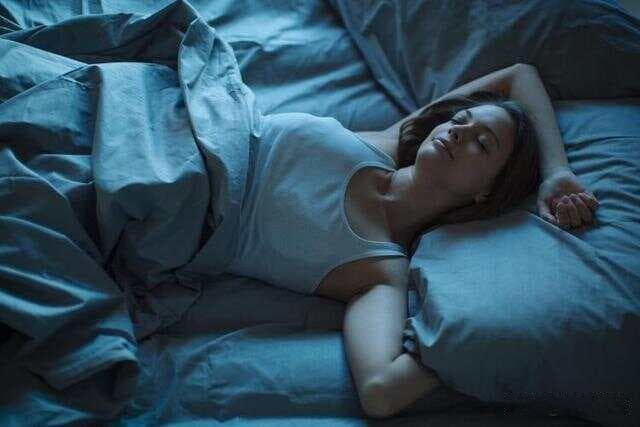 人类入睡时间的谜团：意识的界限与睡眠的迷雾