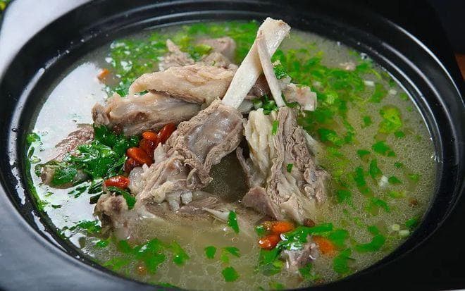 炖羊肉用料太多，难怪不好吃！只需3样料，汤鲜肉香没膻味