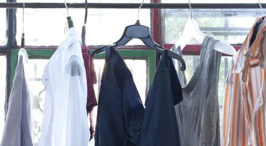 梅雨季，阴干的衣服为什么有股怪味？对人体是否有害？