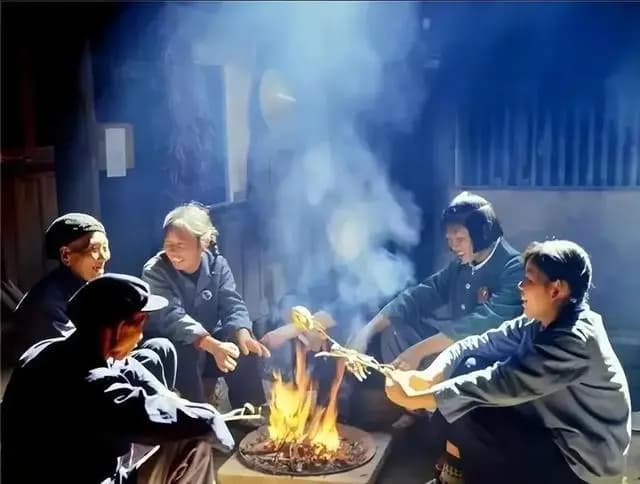 70年代农村夜晚的生活，只有现在的老人能告诉你，回忆满满