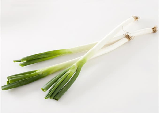 葱的营养价值与食用指南：从调味到养生的全面解析