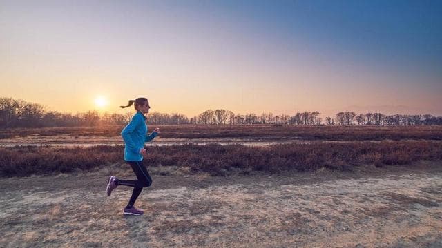 科学提升跑者耐力的三大关键法则：训练安排、核心强化和饮食恢复