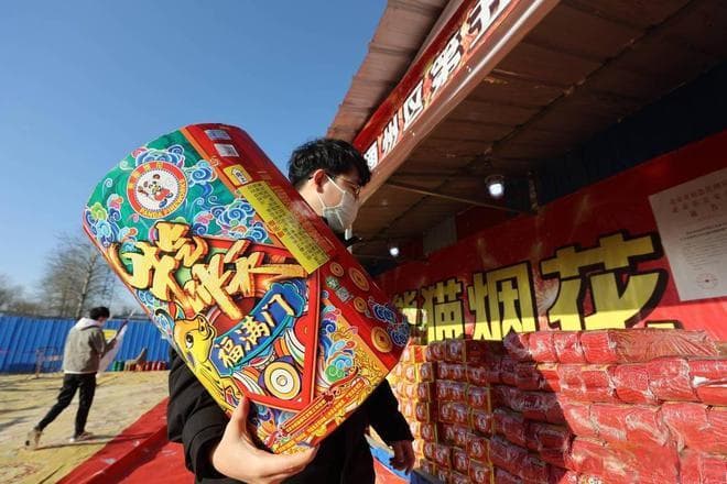 禁放烟花争议持续5年，传统文化遇环保新考