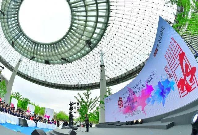 未来建筑，生态与科技创新的融合设计理念