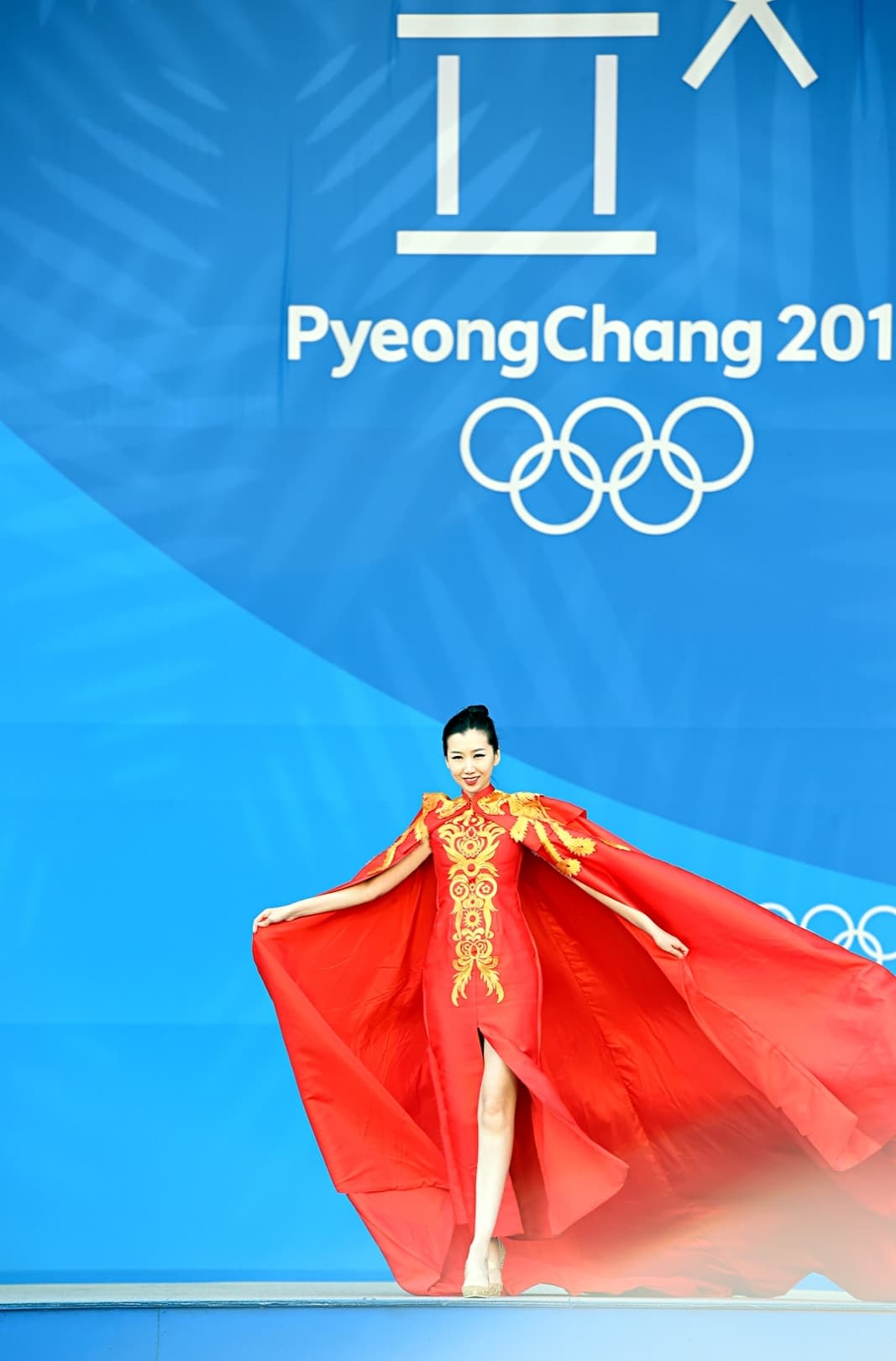 曲迪娜、雎晓雯、秦舒培领衔，中国时尚界美女闪耀国际舞台