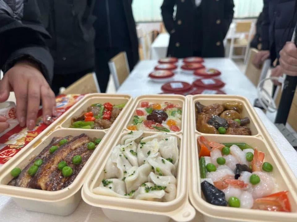 高铁列车上美食的正确打开方式