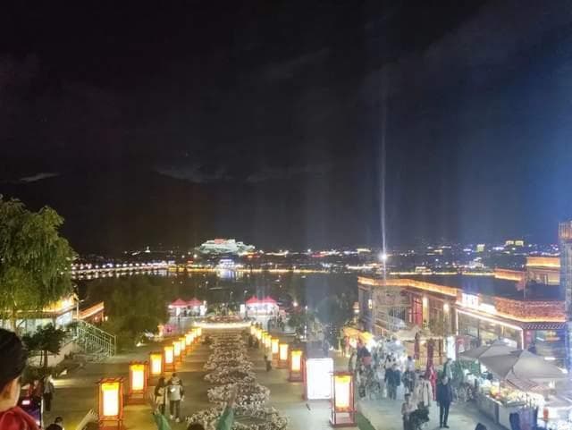 夜晚“亮”起来 人气“聚”起来——拉萨培育夜间经济新业态激活新动能