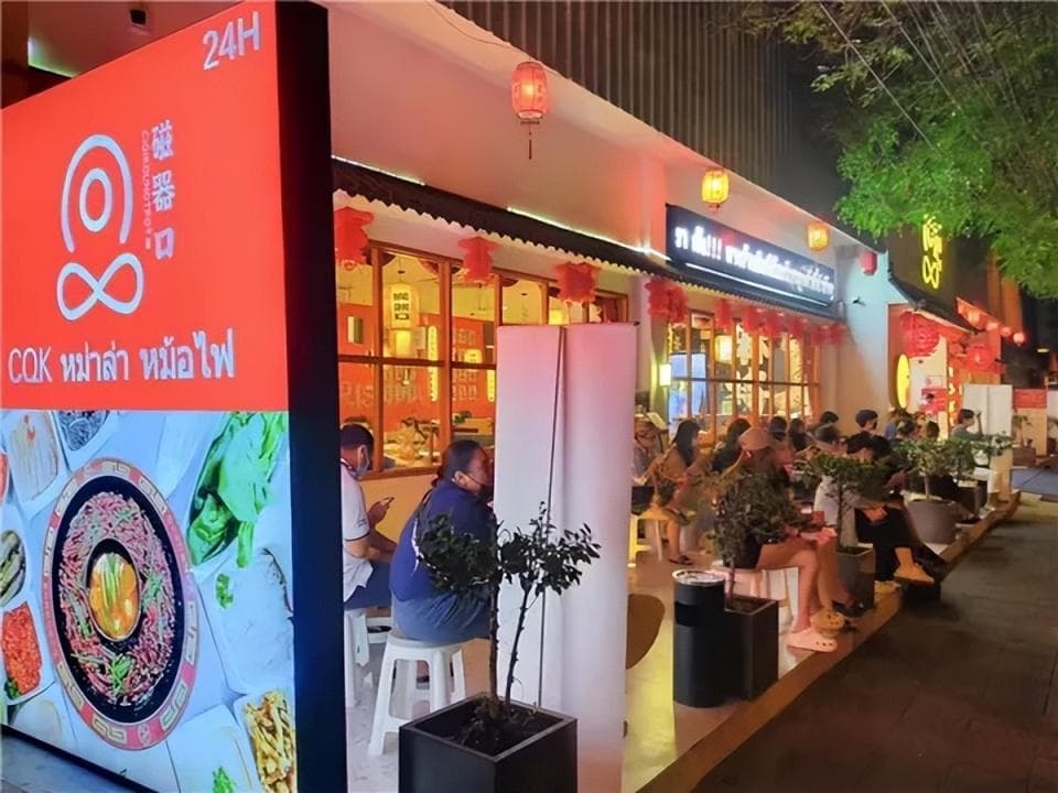 泰国“饭圈女孩”，涌向重庆朝圣