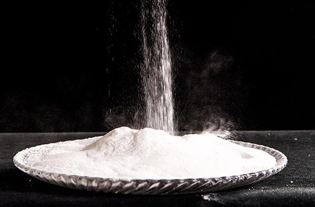 食用小苏打、清洁小苏打、工业小苏打、食用碱和泡打粉的区别