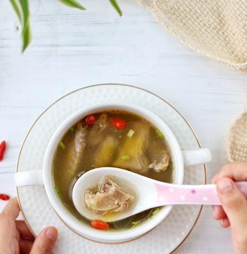以滋补鸽子汤为养生良方（探寻鸽子汤的营养价值及制作技巧）