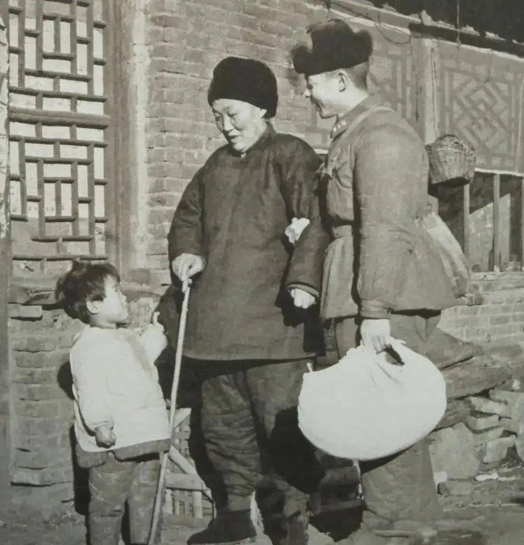 雷锋精神：助人为乐的永恒追求
