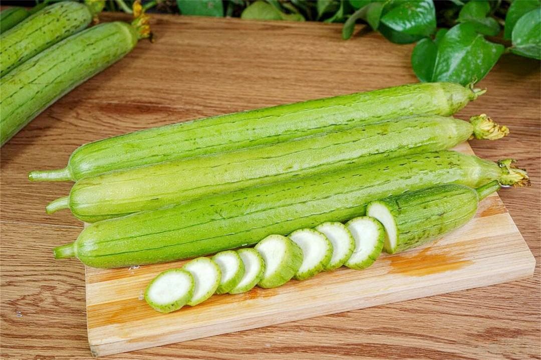 老话说“秋日丝瓜胜良药”，5道丝瓜菜谱收藏好，营养滋补味道好