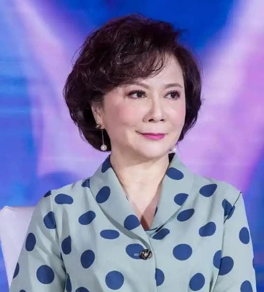 蔡明婉拒春晚邀请：让位年轻喜剧演员，称他们更加优秀