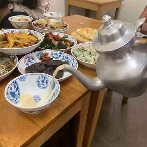 丽江美食攻略：探寻性价比超高的人气小吃与餐厅推荐