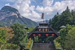 天堂寨旅游攻略：大别山自然奇观与历史文化深度探秘 🌄