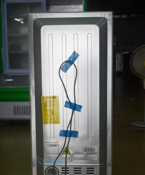 快速清冰柜的方法（简单易行的冰柜清洁技巧）