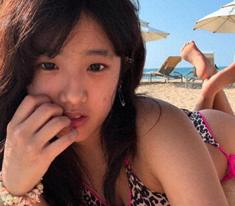 贾静雯19岁女儿沙滩照引热议，星二代的"叛逆"与自我表达