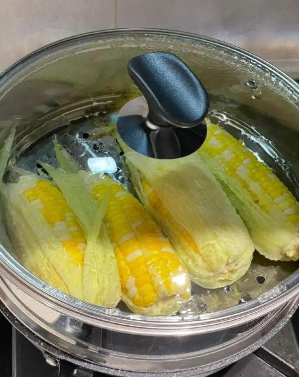 玉米是隔水蒸还是水煮，你选对了吗？