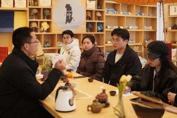 重庆大学学子赴重庆荣昌调研非遗文化 助力乡村振兴