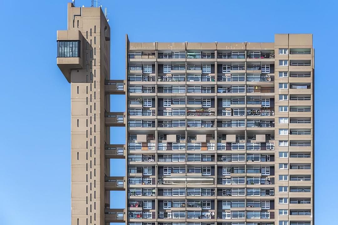 粗野主义建筑：从战后重建到当代复兴