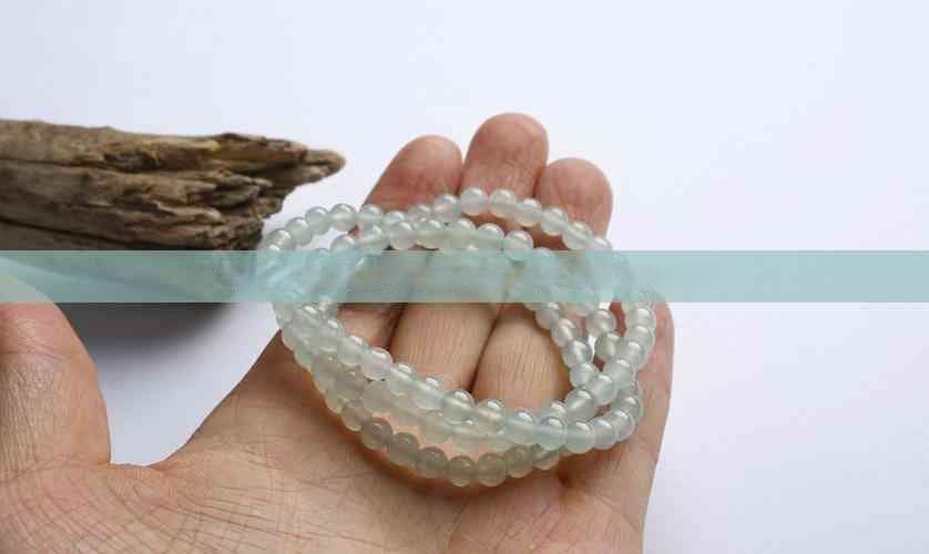 黄金与玉石抉择：如何根据场合与个人品味选择佩戴饰品