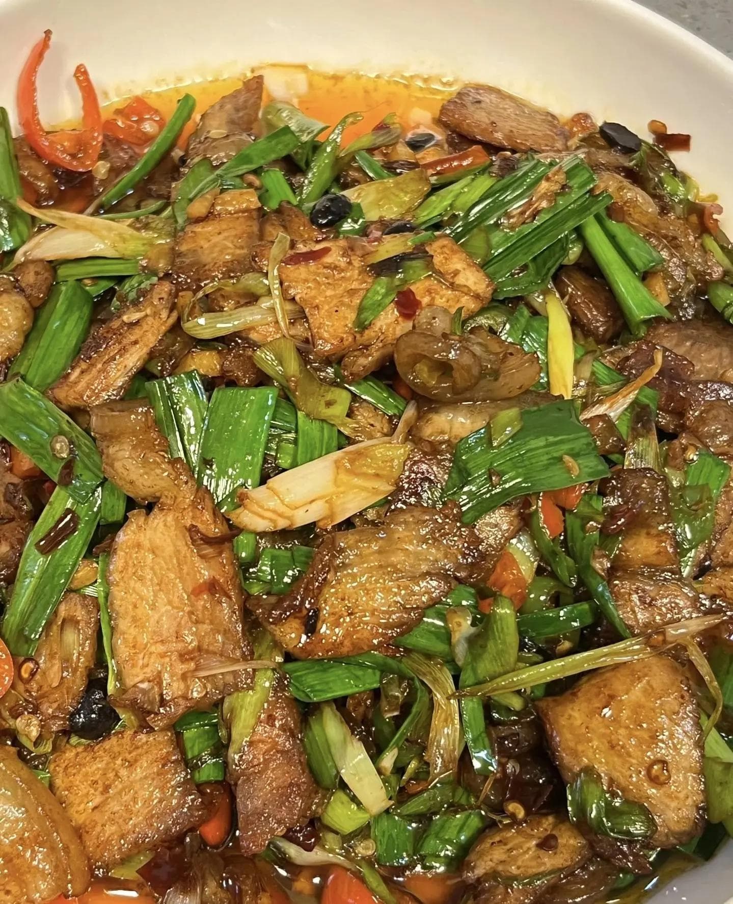 川味经典升级版：蒜苗回锅肉的详细烹饪指南