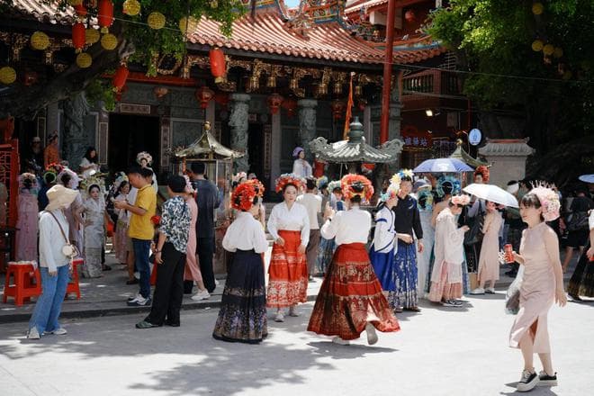 探访泉州网红打卡地：满城尽是簪花人