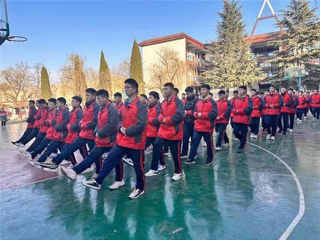 如何激发初中生的学习兴趣，助力他们摆脱厌学困境？