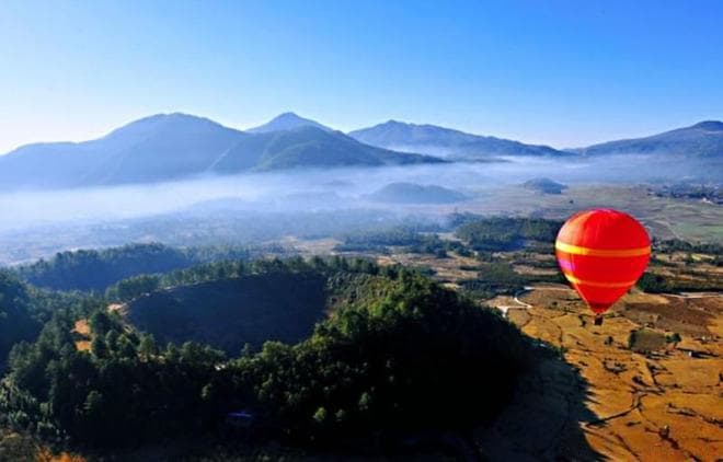腾冲三日游，探索火山地热与古镇翡翠之旅