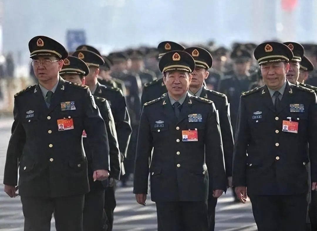 陆军司令员和战区司令员谁大？
