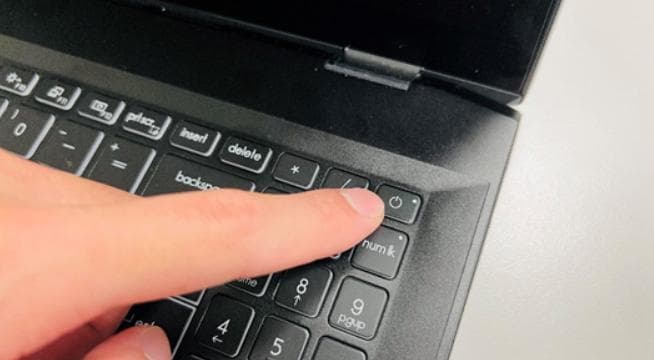 电脑开机卡在LOGO界面不动？6种实用解决方案帮你轻松应对