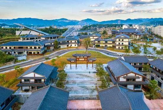 三尺清风龙泉剑：千年匠心的传承与创新