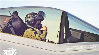 F-35战斗机的“天价头盔”