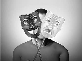 如何合理安排生产以控制加班情况？这种生产安排的效果如何评估？