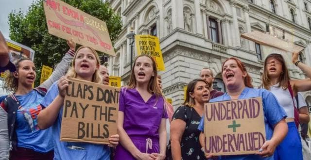 英国医疗乱象：毒血、排队一年、千人丧命！免费医疗为何彻底崩塌？