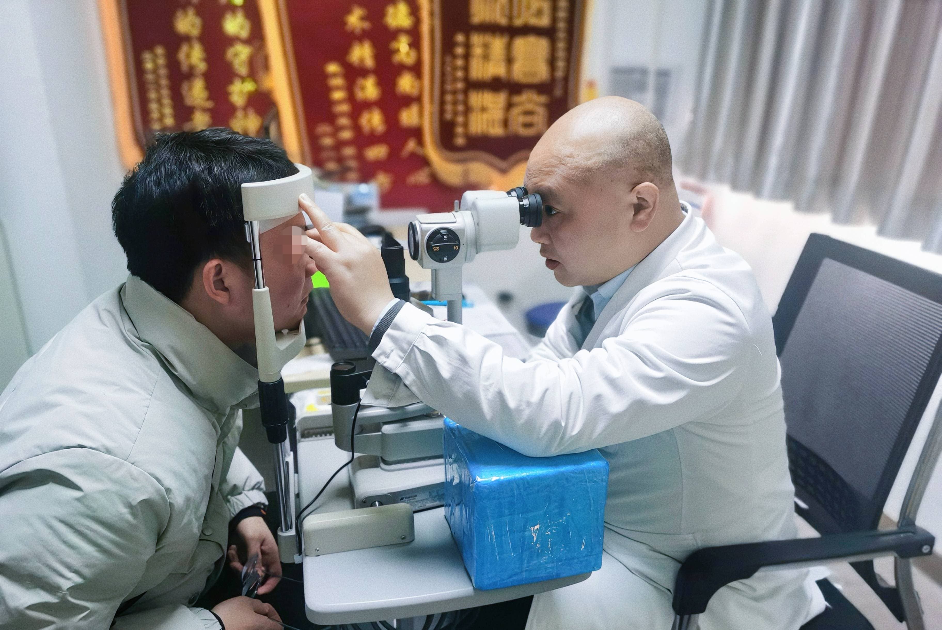 什么是黄斑裂孔？武汉普瑞眼科医院许泽骏院长为您详细讲解！