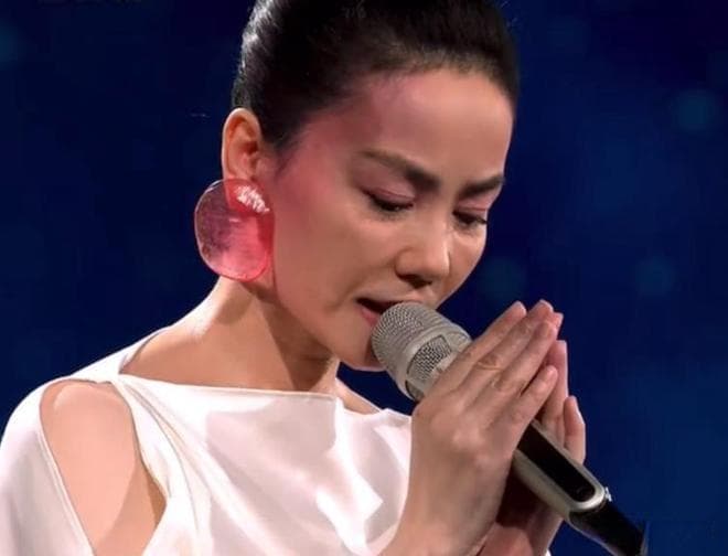 王菲李宇春春晚表现大PK：谁更炸场？