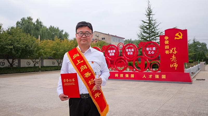 泾川四中黄涛：扎根西部的科技教育引路人