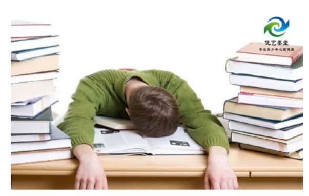 陕西优艺墨堂心理咨询科普：初中孩子不愿上学，情绪困扰与应对策略