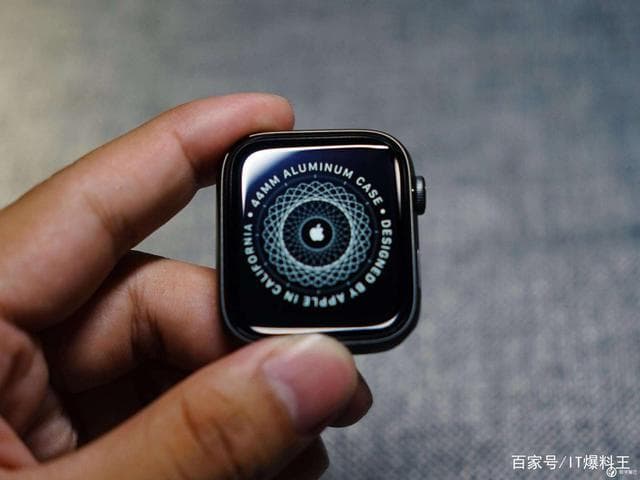 苹果手表发红光闪烁的原因