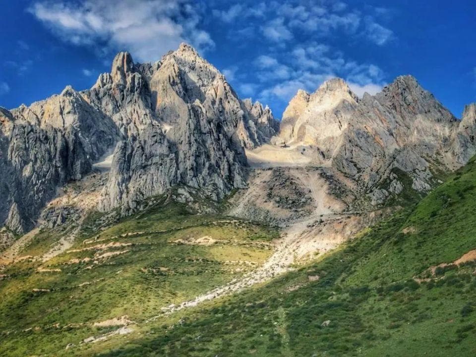 中国最美自驾县道，一路雪山戈壁人迹罕至，只有骨灰级自驾爱好者才走过 ！
