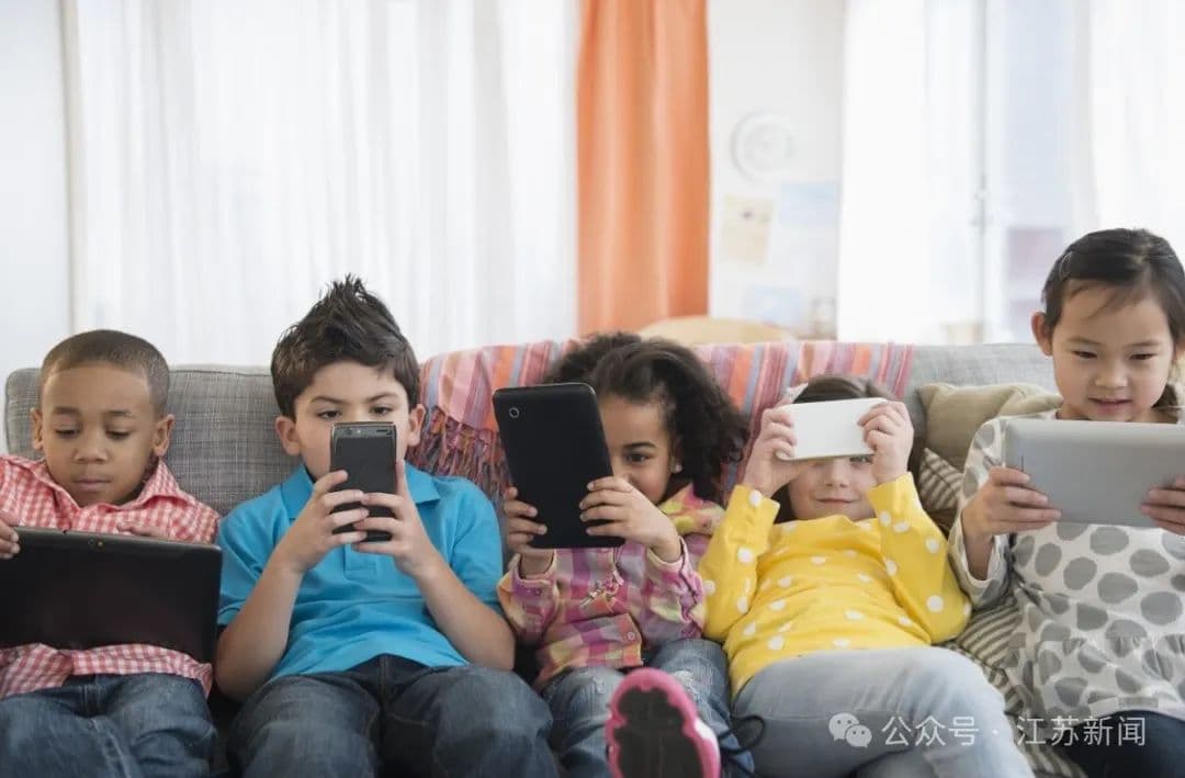 孩子沉迷手机怎么办？这样做比没收更有效！
