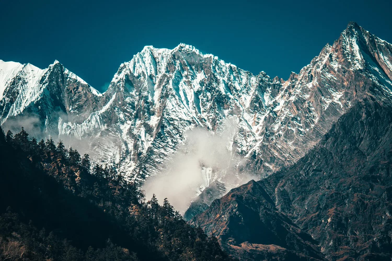 探访梅里雪山：如何守护这片净土？