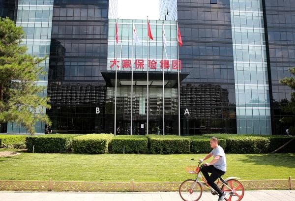 安邦走了 “大家”来了