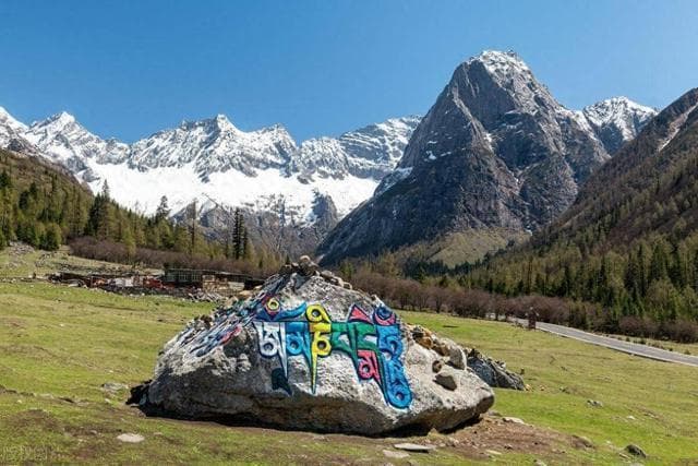 四姑娘山：自然奇观与民族文化交融之地