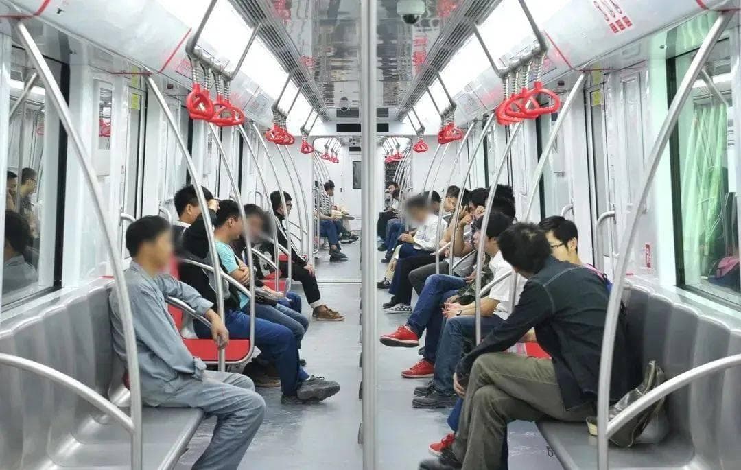 地铁文明出行指南：从细节做起，共筑安全和谐的乘车环境