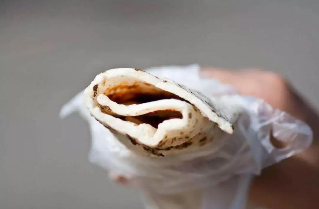 舌尖上的美食盛宴，昆明街头小吃大集萃！
