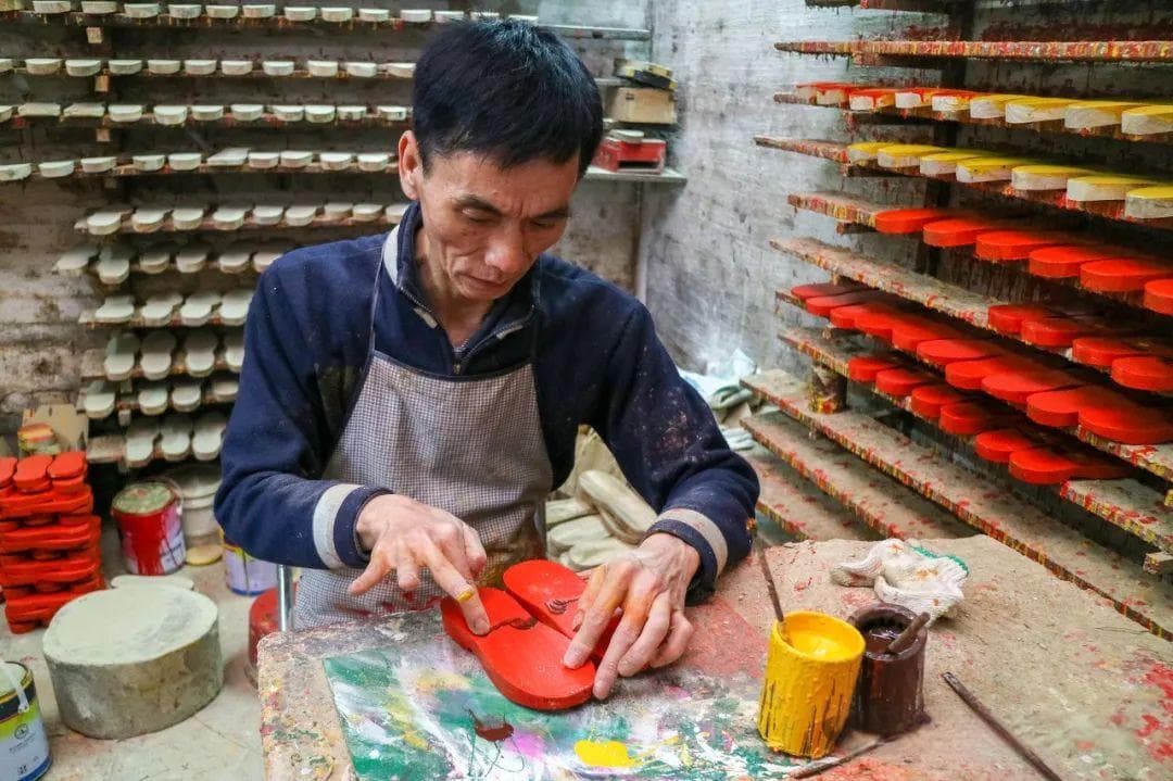 古镇新梦·青年领航｜传统非遗如何快速“破圈”？石龙这个“95后”有一套