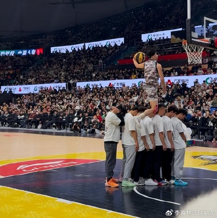泪目！38岁1米76陈登星100分夺冠：击败NBA扣篮王，飞跃7人一扣太神