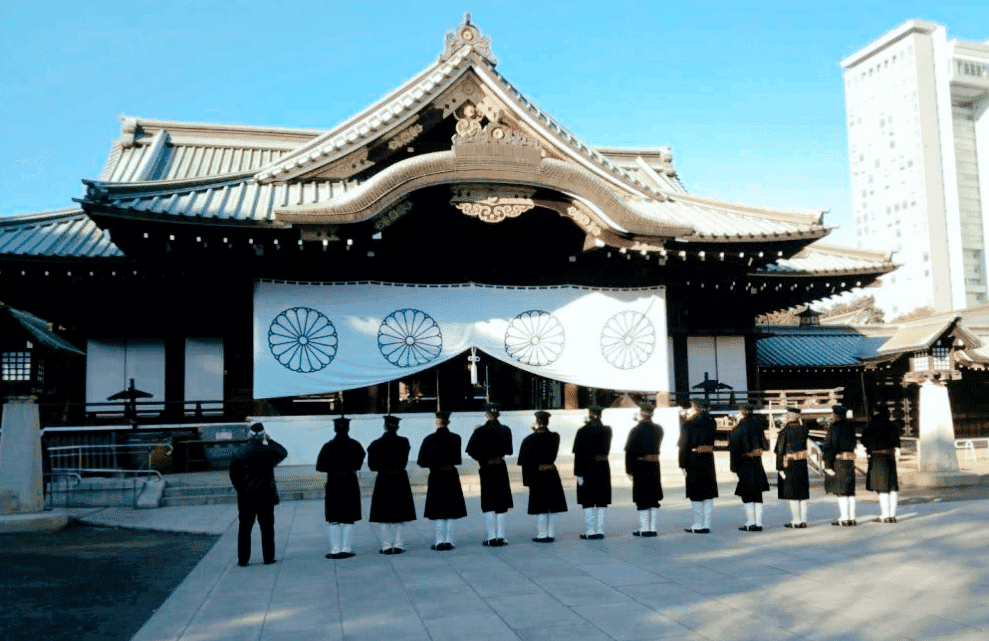 日本的靖国神社，供了3个中国人，一个徐福一个蒋介石，还有谁？